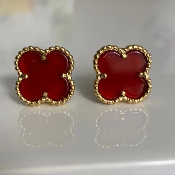 RED CLOVER SHAPED WITH GOLD STUD EARRINGS GREAT QUALITY. - Picture 3 of 8